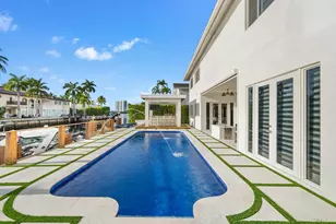16430 NE 30th Ave, North Miami Beach, FL 33160 - Photo 13