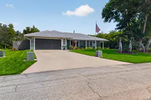 755 SW Tupper Ln, Port Saint Lucie, FL 34953 - Photo 3