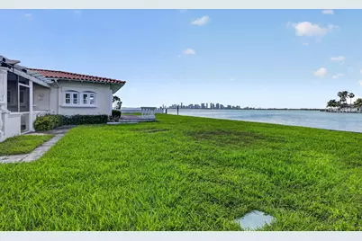 7500 W Treasure Drive, North Bay Village, FL 33141 - Photo 41