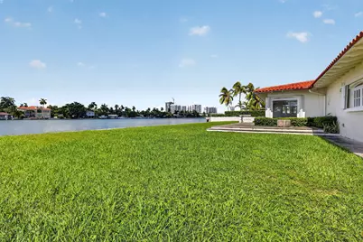 7500 W Treasure Drive, North Bay Village, FL 33141 - Photo 55