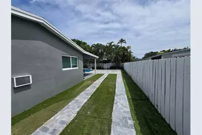 2340 NE 8th Avenue, Pompano Beach, FL 33064 - Photo 31