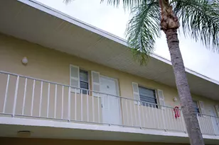 1505 Crescent Cir, West Palm Beach, FL 33403 - Photo 11