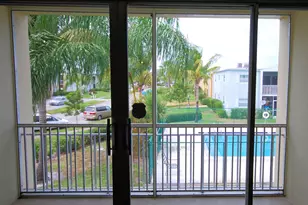 1505 Crescent Cir, West Palm Beach, FL 33403 - Photo 3