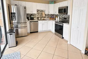 6057 Strawberry Lakes Cir, Lake Worth, FL 33463 - Photo 3