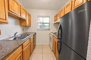 240 Croton Ave, Lantana, FL 33462 - Photo 9