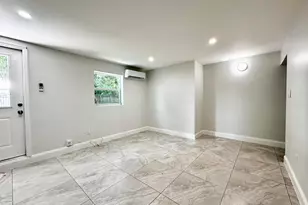 1279 NE 40th Pl, Oakland Park, FL 33334 - Photo 15