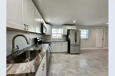1279 NE 40th Place, Oakland Park, FL 33334 - Photo 7