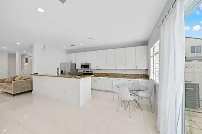 131 SE 7th Way #131, Pompano Beach, FL 33060 - Photo 5