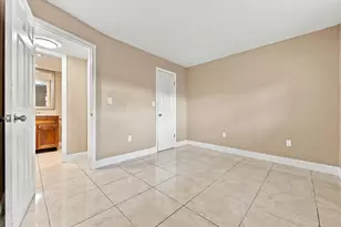 8285 Sunrise Lakes Blvd, Sunrise, FL 33322 - Photo 21