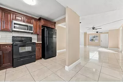 8285 Sunrise Lakes Boulevard #102, Sunrise, FL 33322 - Photo 9