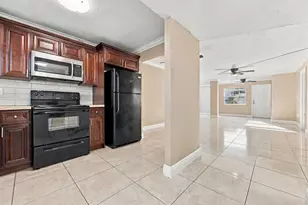 8285 Sunrise Lakes Blvd, Sunrise, FL 33322 - Photo 9