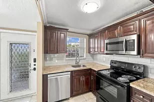 8285 Sunrise Lakes Blvd, Sunrise, FL 33322 - Photo 11