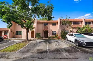 22 N Valencia Dr, Davie, FL 33324 - Photo 1