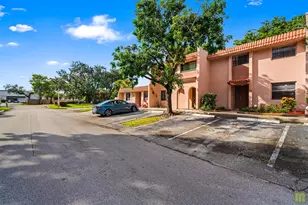 22 N Valencia Dr, Davie, FL 33324 - Photo 3