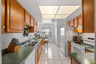 22 N Valencia Dr, Davie, FL 33324 - Photo 13