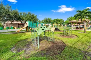 22 N Valencia Dr, Davie, FL 33324 - Photo 43