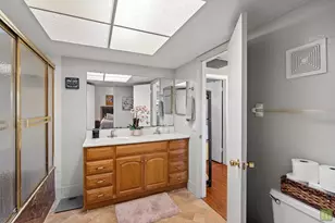 22 N Valencia Dr, Davie, FL 33324 - Photo 25