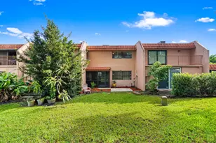 22 N Valencia Dr, Davie, FL 33324 - Photo 35
