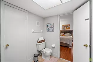 22 N Valencia Dr, Davie, FL 33324 - Photo 27