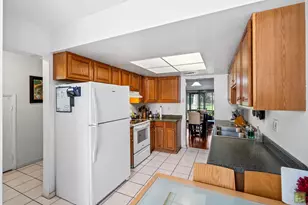 22 N Valencia Dr, Davie, FL 33324 - Photo 15