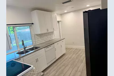 8361 NW 27th Place, Sunrise, FL 33322 - Photo 5