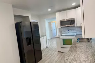 8361 NW 27th Pl, Sunrise, FL 33322 - Photo 9