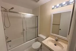 12060 NW 11th St, Pembroke Pines, FL 33026 - Photo 11