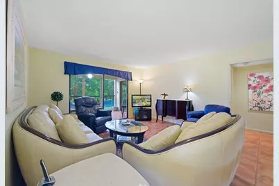2206 S Cypress Bend Drive #208, Pompano Beach, FL 33069 - Photo 9