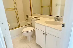 7045 Golf Pointe Cir, Tamarac, FL 33321 - Photo 21