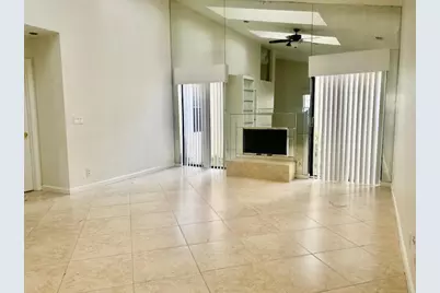 7045 Golf Pointe Circle #7045, Tamarac, FL 33321 - Photo 3