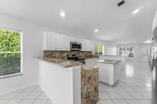5427 Club Cir, Haverhill, FL 33415 - Photo 13