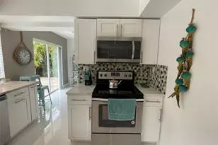2050 NE 62nd St, Fort Lauderdale, FL 33308 - Photo 7