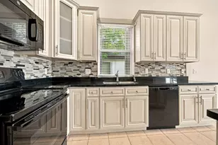 1384 NW 144th Ave, Pembroke Pines, FL 33028 - Photo 13