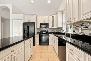 1384 NW 144th Ave, Pembroke Pines, FL 33028 - Photo 11