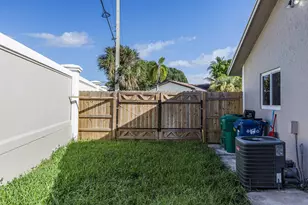 8720 NW 46th St, Lauderhill, FL 33351 - Photo 11