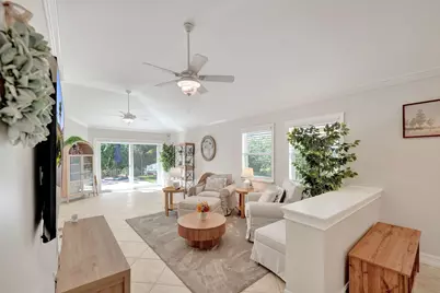 8932 S Lake Park Circle S, Davie, FL 33328 - Photo 9