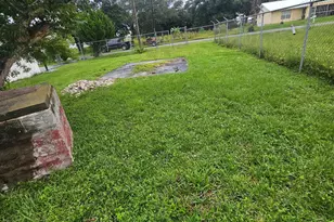 957 NE 15th Ave, Okeechobee, FL 34972 - Photo 13