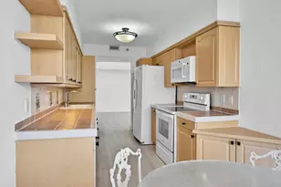 3640 Yacht Club Dr, Aventura, FL 33180 - Photo 11