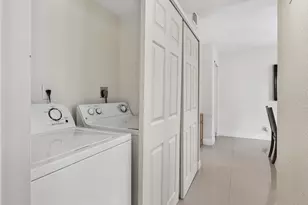 219 Wimbledon Lakes Dr, Plantation, FL 33324 - Photo 27