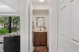 219 Wimbledon Lakes Dr, Plantation, FL 33324 - Photo 29