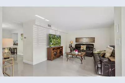219 Wimbledon Lakes Drive, Plantation, FL 33324 - Photo 11