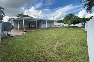 8555 NW 175th St, Hialeah, FL 33015 - Photo 17