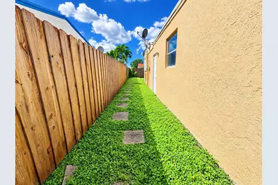 181 SW 77th Terrace, Margate, FL 33068 - Photo 23