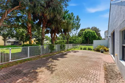 375 Berenger Walk, Royal Palm Beach, FL 33414 - Photo 23