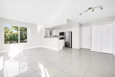 431 W Camino Real #14, Boca Raton, FL 33432 - Photo 17
