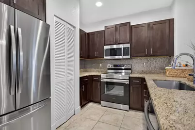 305 NE 47th Place #305, Deerfield Beach, FL 33064 - Photo 5