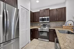 305 NE 47th Pl, Deerfield Beach, FL 33064 - Photo 5