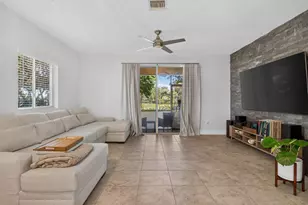305 NE 47th Pl, Deerfield Beach, FL 33064 - Photo 11