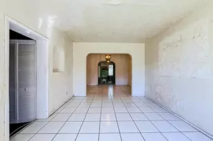 511 NW 46th St, Miami, FL 33127 - Photo 9
