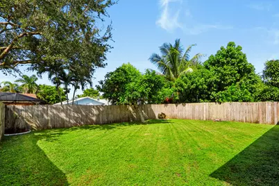 1024 Park Hill Drive, Haverhill, FL 33417 - Photo 17